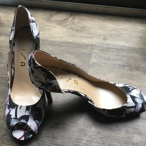 Gorgeous peep toe heels - barely worn!